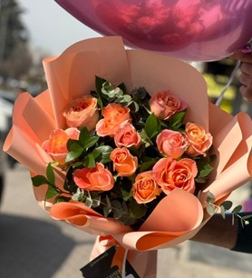 somon gül buketi, kalp balonlu çiçek, 10 ithal gül
