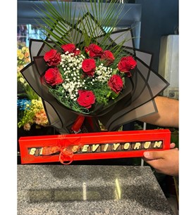 10 Kırmızı Gül ve Seni Seviyorum Cikolata