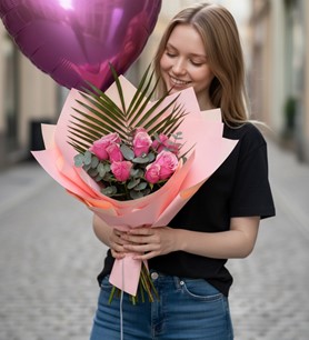 pembe gül buketi, kalp balonlu çiçek, romantik hediye