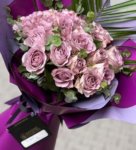 lila gül buketi, 20 dal gül, mor paketli çiçek