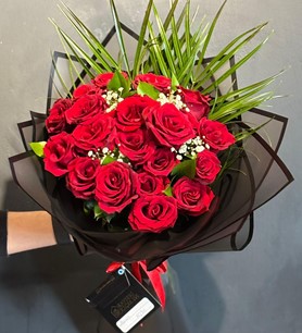 kırmızı gül buketi, siyah paket gül, fenix cipso