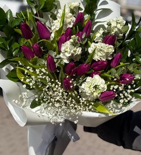 fuşya lale buketi, ithal lale, şebboy aranjmanı