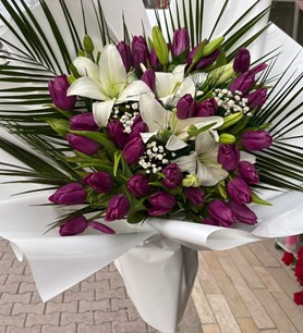 Kayseri lale siparişi, mor lale buketi, lilyum aranjmanı