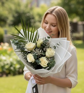 5 beyaz gül, beyaz kağıtta gül, beyaz gül buketi, 5'li gül a