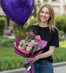 ithal lila gül, kalp balonlu buket, romantik çiçek
