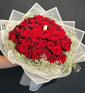 50 Kırmızı Gül 1 Beyaz Gül Buketi