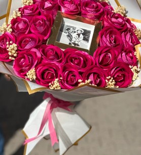 Fuşya kadife gül, çerçeveli gül buketi, lüks fuşya çiçek, çe