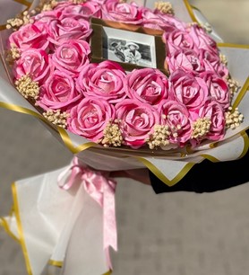 Çerçeveli pembe gül, pembe kadife çiçek, lüks pembe gül buke