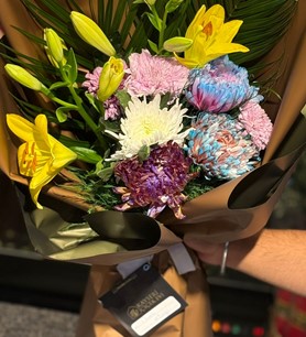 İthal Renkli Çiçek Buketi