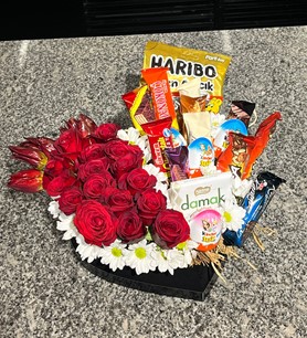 Kalp Kutu 15 Gül ve Çikolata