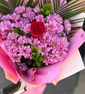 Pembe krizantem buketi, tek gül aranjmanı, hediyelik çiçek t