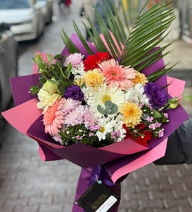 renkli çiçek buketi, papatya gerbera, lisyantus buketi