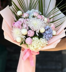 Şakayık Anastasya ve İthal Çiçek Buketi