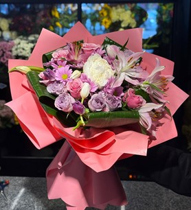 Şakayık Lale Renkli Gül ve Papatya Buketi