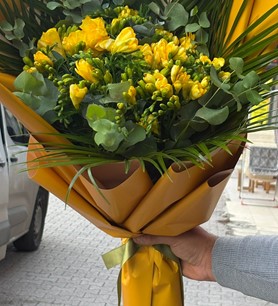Sarı frezya buketi, kokulu frezya gönder, taze sarı çiçekler